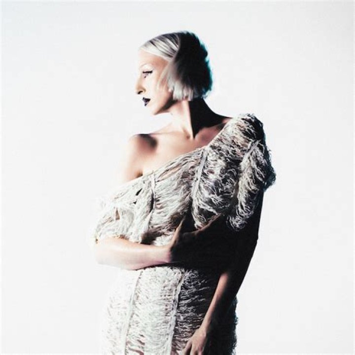 Sadye's "Dark Side" is an Invigorating Dark Pop Single