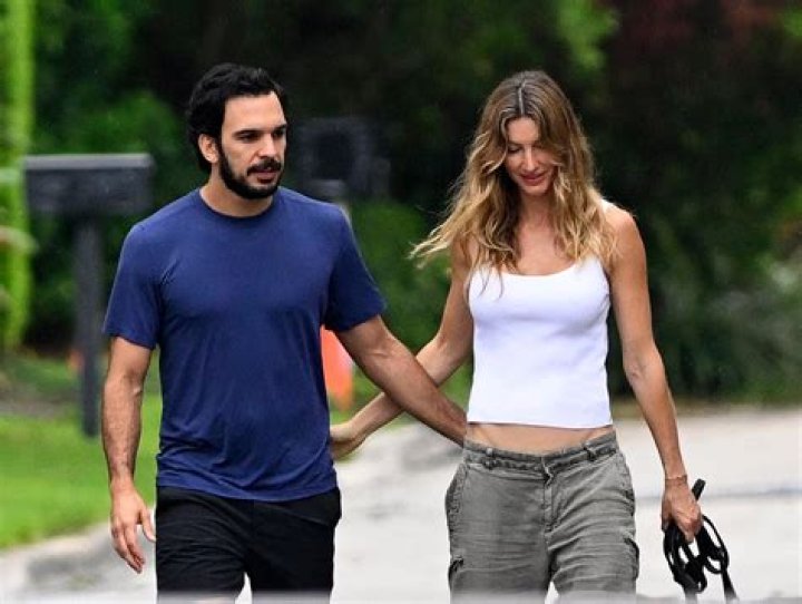 Sananas’s Boyfriend: Who is Sananas Dating?