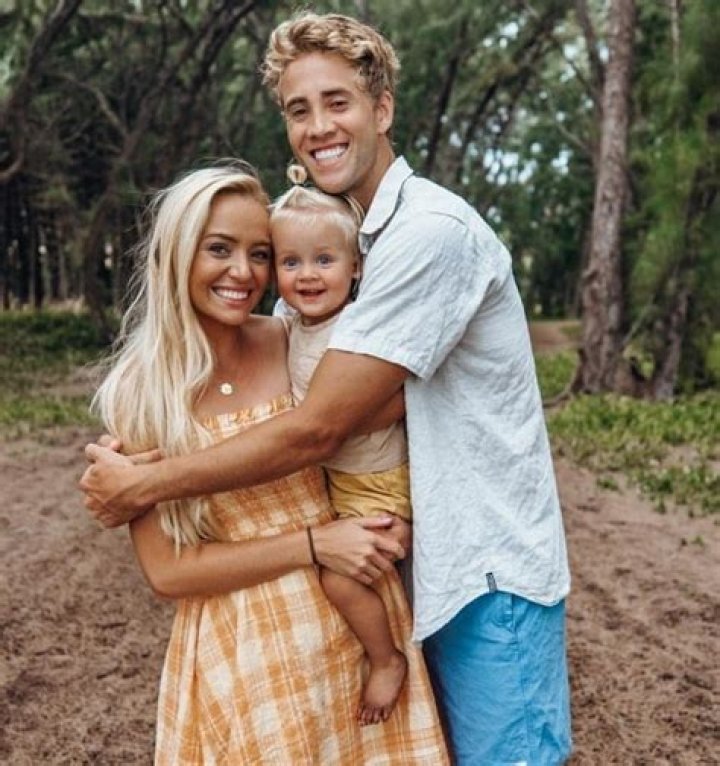 Sarah Beeston's Husband Derik Beeston Biography: Kids, Brother, Age, Parents, Net Worth, Surgery, Wikipedia