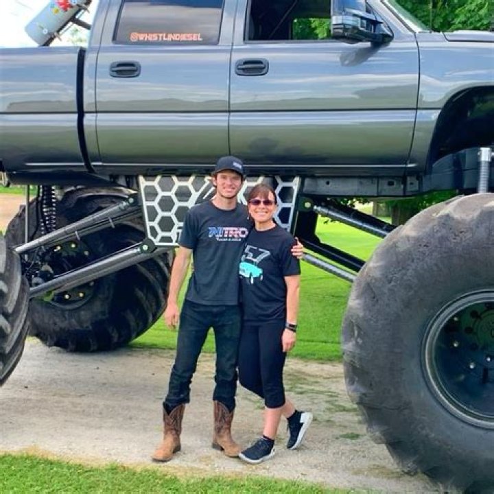 Shane Black Bio, Age, Wife, Net Worth, Movies, Height and Predator