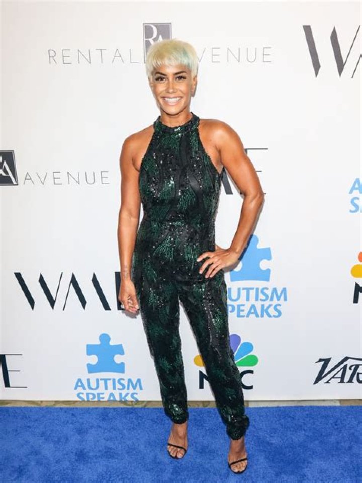 Sibley Scoles - Net Worth, Age, Height, Birthday, Bio, Wiki!