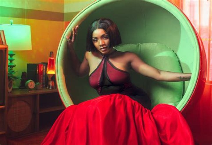 SIMI releases her awesome Afro-pop ballad "Stranger" with incredible vocals and relatable lyrics about the power of love