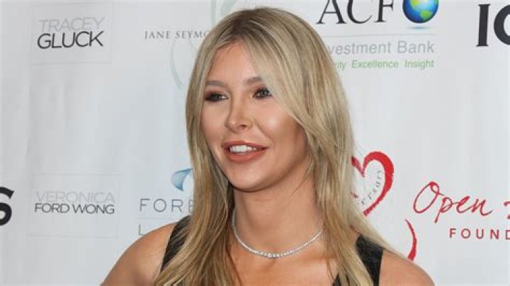 Sophia Hutchins Age, Wiki, Biography, Man, Net Worth, Family