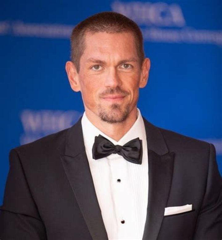 Steve Howey- Wiki, Age, Height, Net Worth, Wife, Ethnicity