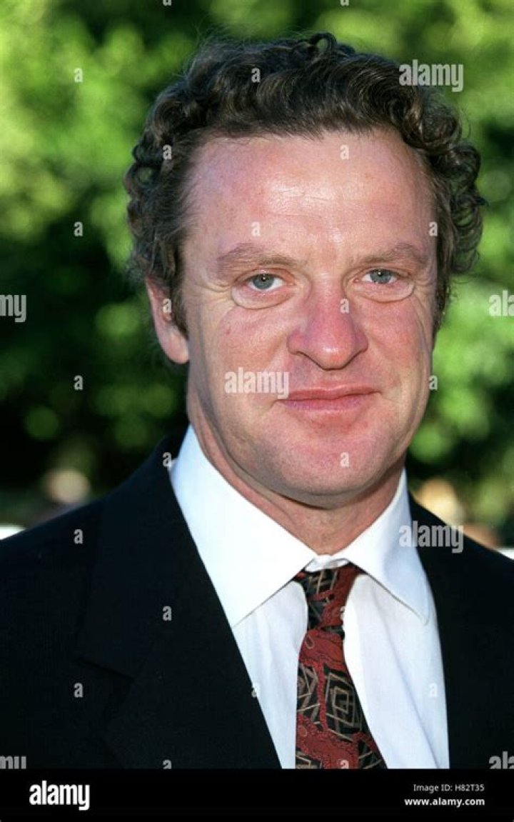 Stewart Finlay-Mclennan - Net Worth, Age, Height, Birthday, Bio, Wiki!