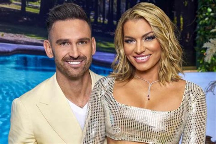 Summer House Stars Lindsay Hubbard And Carl Radke Got Engaged