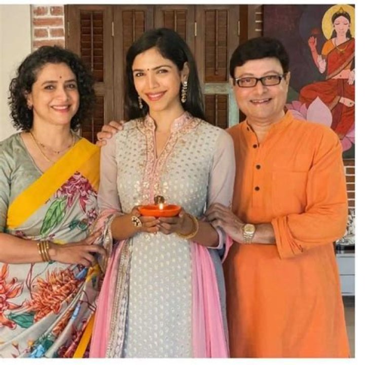 Supriya Pilgaonkar - Net Worth, Age, Height, Birthday, Bio, Wiki!