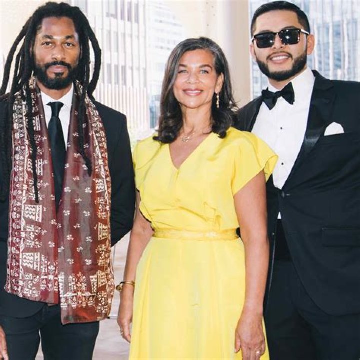 Suzanne McFayden- Age, Height, Husband, Net Worth, Ethnicity