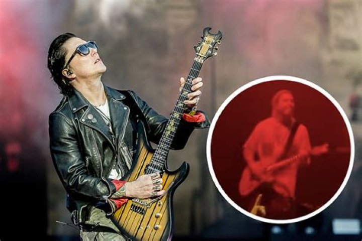 Synyster Gates Net Worth, Age, Height, Bio, Birthday, Wiki!