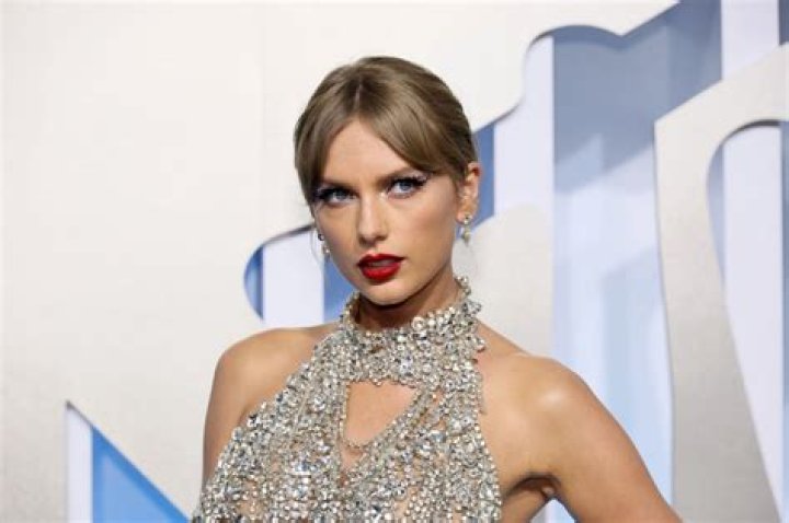 Taylor Swift shares another Grammy Museum performance!