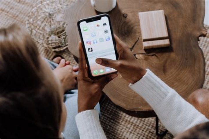 The Evolution of Dating Apps and Their Influence on Modern College Relationships