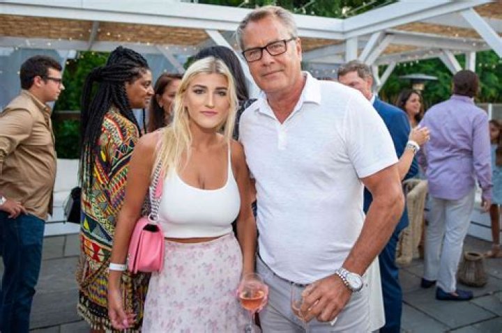 Tim Cook’s Girlfriend: Who is Tim Cook Dating?