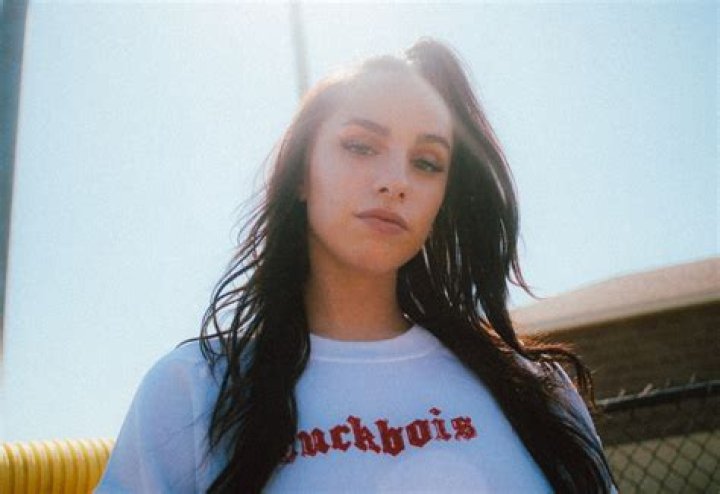 Timbaland collaborator Sid Tipton puts her needs first in “Look Both Ways”