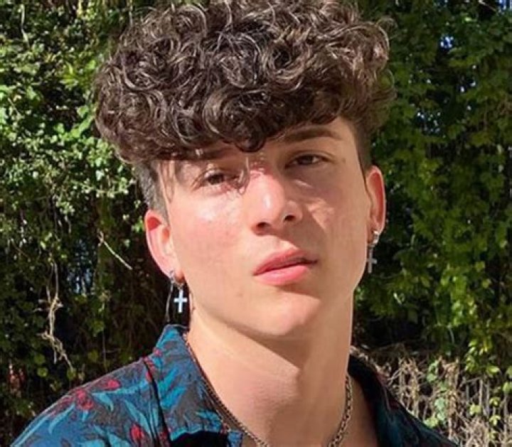 Tony Lopez- Wiki, Age, Bio, Weight, Height, Girlfriend, Career, Net Worth