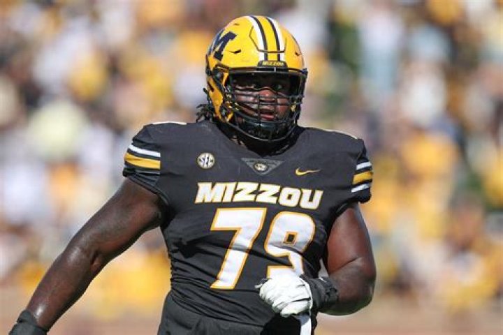 Trevis Gipson Contract, Salary, Net Worth, Draft, PFF, Scouting Report, Instagram, College