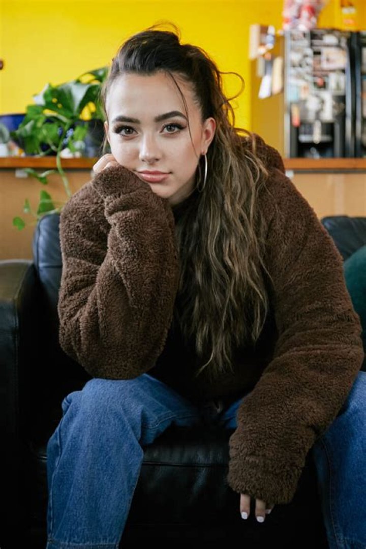 Veronica Merrell Biography: Twin Sister, Boyfriend, Height, Age, Net Worth, Movies, Parents