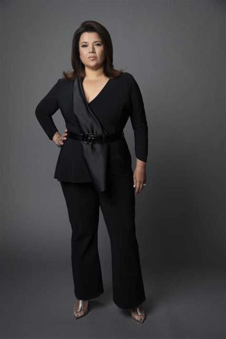 Vhong Navarro - Net Worth, Age, Height, Birthday, Bio, Wiki!