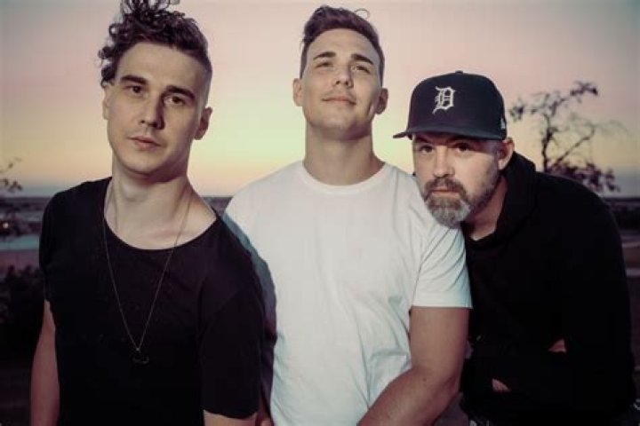 VIKINGS Releases Stylish “Tanlines / Swimming At Night”