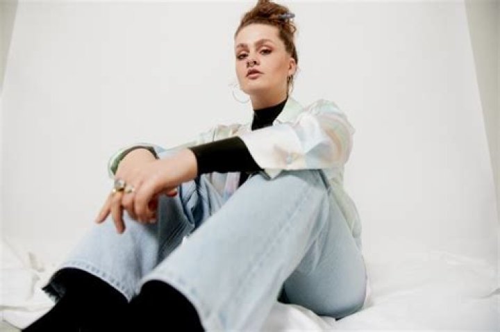 VØR Releases Plush, Beguiling “Unspoken”