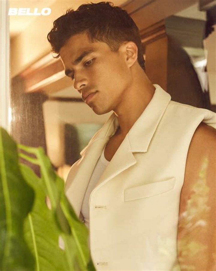 What is Alex Aiono's Snapchat?