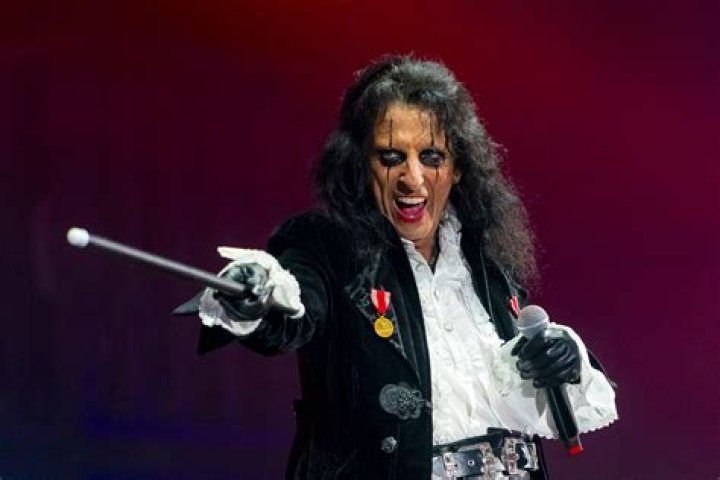 Where is Alice Cooper milk? Who was Alice Cooper’s first child?