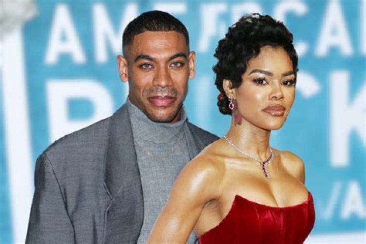 Who is Aaron Diaz Dating – Aaron Diaz's Wife & Exes