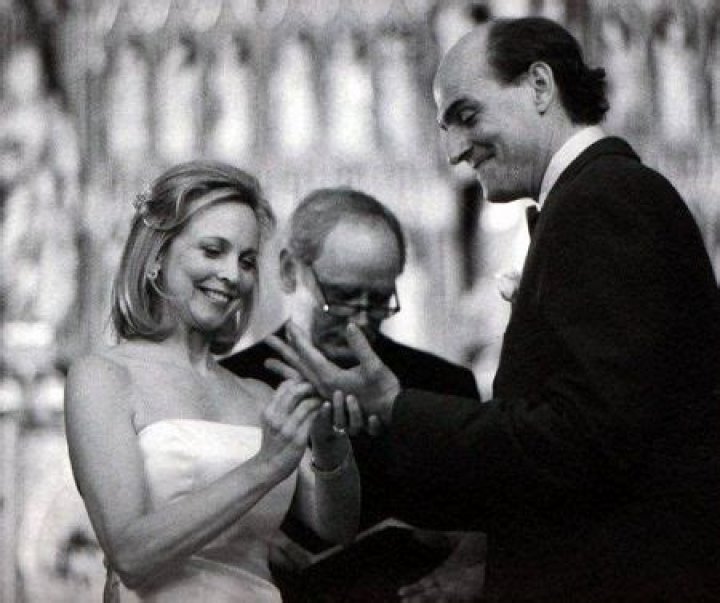 Who Is Caroline Smedvig? The Untold Truth About James Taylor’s Wife