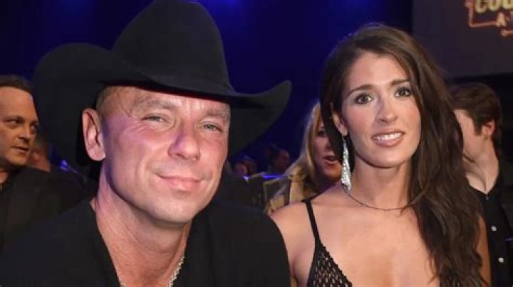 Who is Kenny Chesney Dating – Kenny Chesney's Girlfriend & Exes