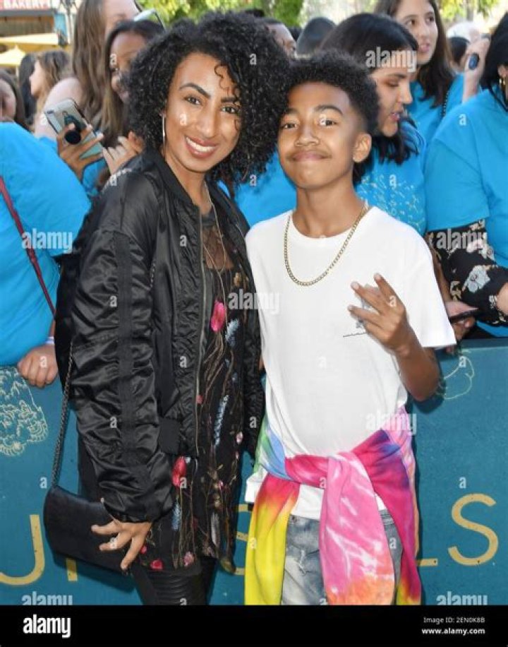 Who is Kiana Brown Dating – Kiana Brown's Boyfriend & Exes