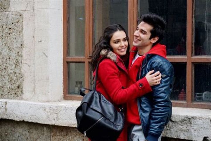 Who is Ozgu Kaya Dating – Ozgu Kaya's Boyfriend & Exes