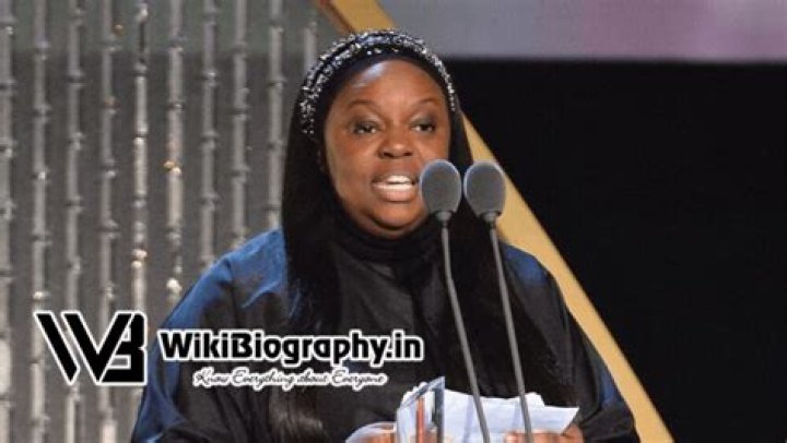 Who Is Pat McGrath? Wiki, Age, Ethnicity, Husband, Net Worth, Height, Career (Biographygist)