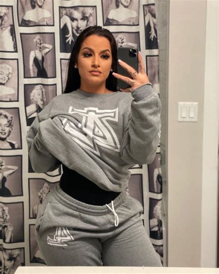Who Is simba_gal on Instagram? More on The Up and Coming Model