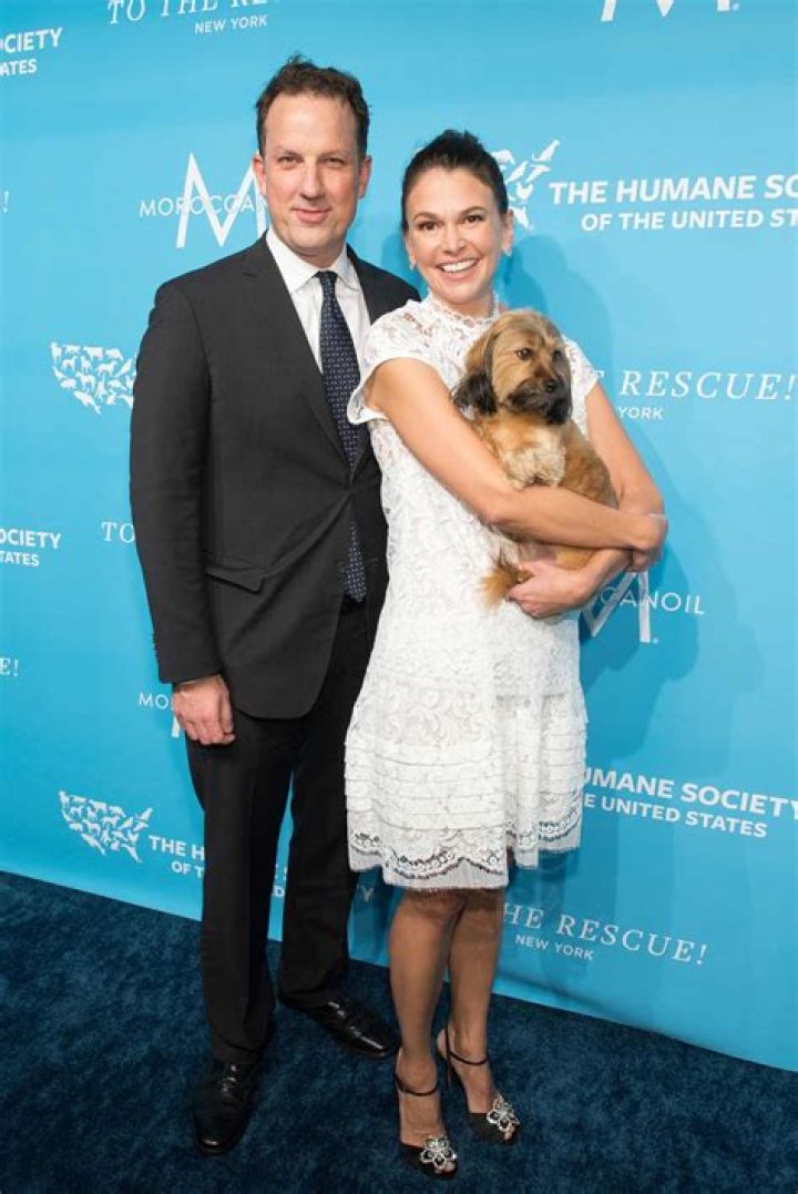 Who Is Sutton Foster? Wiki, Age, Husband, Ethnicity, Net Worth, Height, Career