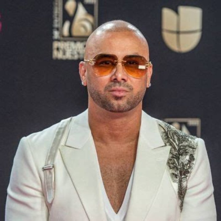 Wisin- Wiki, Age, Height, Net Worth, Wife, Ethnicity