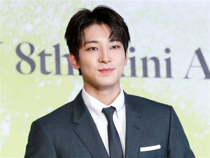Wonwoo- Bio, Age, Net Worth, Girlfriend, Dating, Height