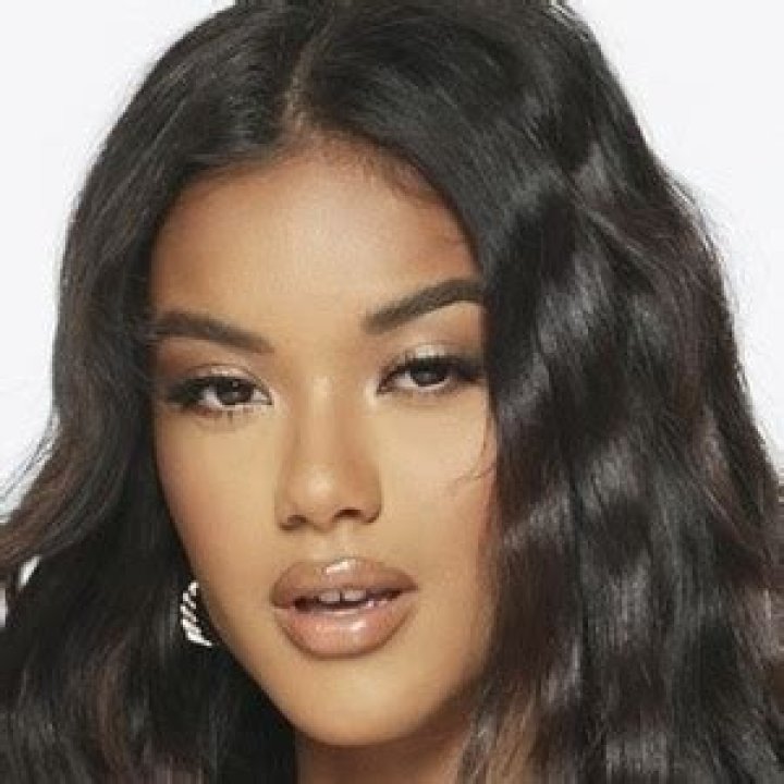Yarelis Oliveras - Net Worth, Age, Height, Birthday, Bio, Wiki!