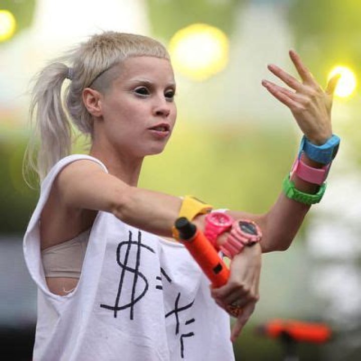 Yolandi Visser- Wiki, Age, Height, Net Worth, Boyfriend, Dating