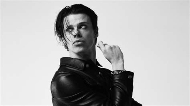 YUNGBLUD Announces New Album 'Weird!'