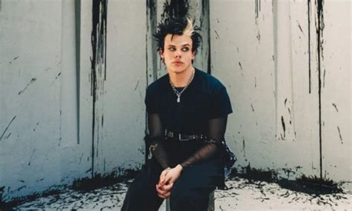YUNGBLUD unveils relatable new single 'Weird!'