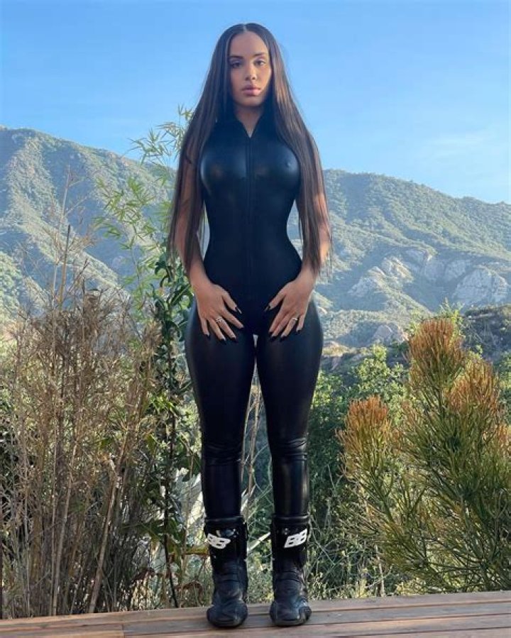 Zahra Elise Bio, Age, Measurements, Net Worth, Plastic Surgery and Arizona Tea