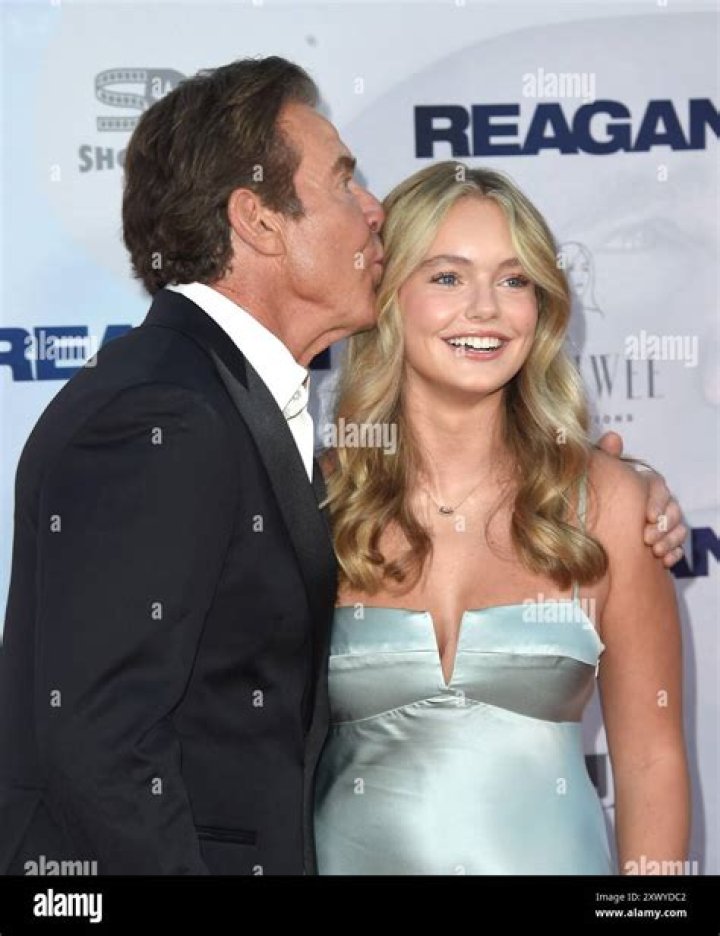 Zoe Grace Quaid Bio, Wiki, Age, Height, Parents, Boyfriend, Footloose, Career, and Net Worth